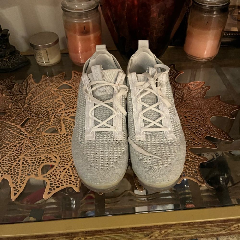 - Vapor max size 9 - Picture 2 of 4